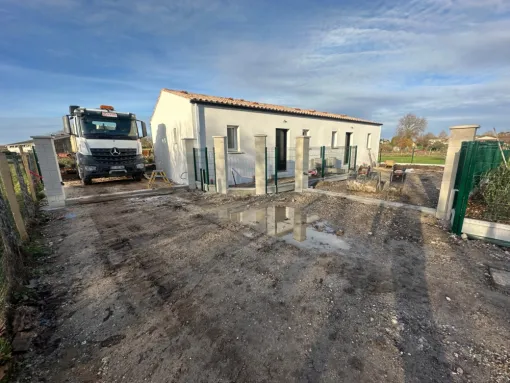 Création d'entrées de portails à Boutenac-Touvent, Royan, Julian Rénovation